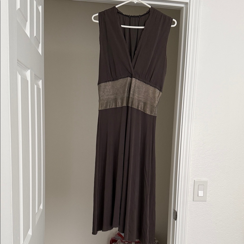 Elegant Brown Sleeveless Midi Dress